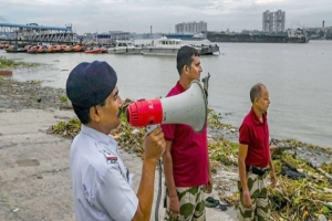 ভারতে ঘূর্ণিঝড় দানার প্রভাবে সরিয়ে নেওয়া হয়েছে ১৫ লাখ মানুষ 