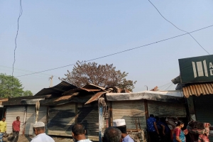 সাচনা বাজারে অ গ্নি কা ণ্ডে ১৩ দোকান পু*ড়ে ছাই