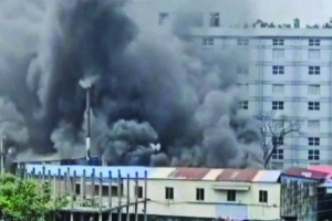 গাজীপুরে কারখানায় বয়লার বি স্ফো র ণে আগুন গাজীপুরে কারখানায় বয়লার বি স্ফো র ণে আগুন