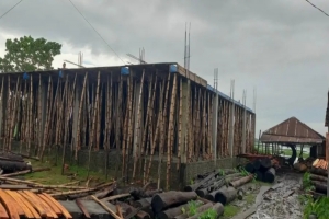 আজমিরীগঞ্জে খাস জমিতে প্রশাসনের  অভিযানের ১৮ মাস বন্ধ থাকার পর আবারও বহুতল ভবন নির্মাণ শুরু