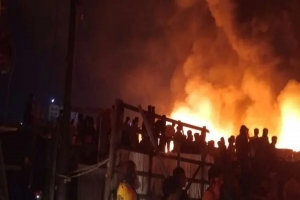 নারায়ণগঞ্জে আ গু নে পুড়লো ৩০ ঝুট গোডাউন