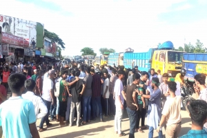 শায়েস্তাগঞ্জে কোটা আন্দোলনকারীদের মহাসড়ক অবরোধ