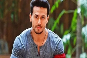 টাইগার শ্রফকে লক্ষ্য করে গু লি টাইগার শ্রফকে লক্ষ্য করে গু লি