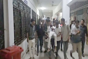 এমপি-প্রতিমন্ত্রীর কর্মী-সমর্থকের সংঘর্ষে আ হ ত ১৪