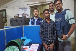 ইয়াবা,গাঁজাসহ মাদক ব্যবসায়ী আটক