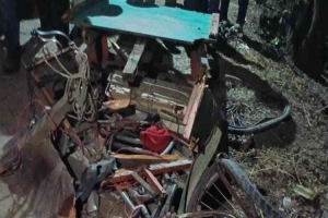 ট্রাকচাপায় সড়কে প্রাণ গেল স্বামী-স্ত্রীর