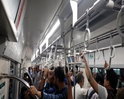 ‘স্বস্তির বাহন’ মেট্রোরেলে নিরাপদযাত্রা