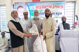 শ্রীমঙ্গলে ইমাম-মুয়াজ্জিনদের মাঝে উপহার বিতরণ