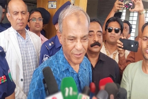মানুষ অন্তর্বর্তী সরকারকে আরও ৫ বছর দেখতে চায়, জানালেন স্ব*রাষ্ট্র উপদেষ্টা