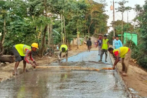 বড়লেখায় হাওরপাড়ে রাস্তা নির্মাণ এলাকাবাসীর জীবনযাত্রার মান উন্নয়নের ব্যাপক সম্ভাবনা