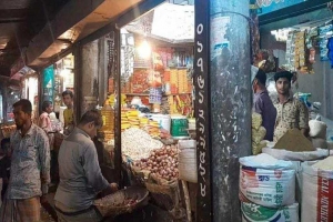 বাহুবল বাজারের মহিলা কর্ণার যুবলীগ নেতাদের দখলে