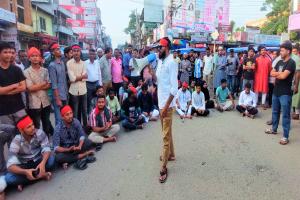সুনামগঞ্জে সড়ক অ ব রো ধ করে বি ক্ষো ভ ছাত্র-জনতার