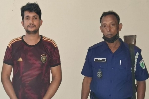 শায়েস্তাগঞ্জে কালোবা*জারির অভি*যোগে রেলওয়ের বুকিং সহকারী আ*টক