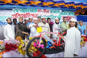 কুলাউড়ায় জামাতে নামাজ পড়ে পুরস্কার পেল ৬০ শিক্ষার্থী