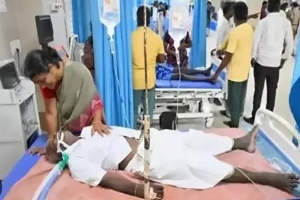 ভারতে বিষাক্ত মদপানে মৃত্যু বেড়ে ৫৫