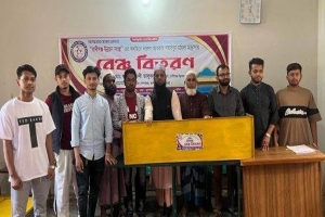 জগন্নাথপুরে দারুল আরকাম গন্ধর্বপুর মহিলা মাদ্রাসায় বেঞ্চ বিতরণ