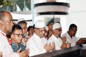 সিলেটে মাজার জিয়ারত করলেন রাষ্ট্রপতি