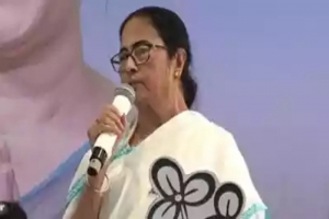 দরকারে ফুটপাতে কথা বলব, তবু রাজভবনে যাবো না- মমতা বন্দ্যোপাধ্যায়