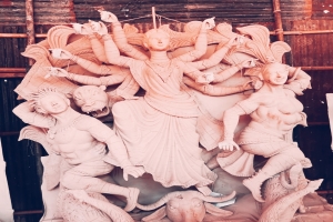 বিশ্বনাথে প্রতিমা তৈরিতে ব্যস্ত শিল্পীরা বিশ্বনাথে প্রতিমা তৈরিতে ব্যস্ত শিল্পীরা