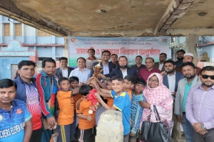 কুলাউড়ায় প্রাথমিক বিদ্যালয় ফুটবল টুর্নামেন্টের পুরস্কার বিতরণ