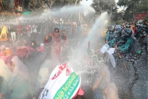 সচিবালয়মুখী প্রাথমিকে নিয়োগপ্রত্যাশীদের পু লিশের বাধা, জলকা*মান