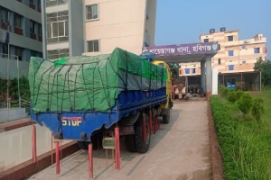 শায়েস্তাগঞ্জে ৫ ট্রাক ভর্তি ভারতীয় চিনিসহ ১৩ চোরাকারবারি আটক