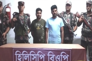 দুই বাংলাদেশিকে বি জি বি র কাছে হস্তান্তর করল বি এস এফ