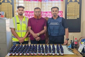 মাধবপুরে চা বাগানের বসতঘর থেকে ১০৪ বোতল এসকুফ সিরাপ উদ্ধার মাধবপুরে চা বাগানের বসতঘর থেকে ১০৪ বোতল এসকুফ সিরাপ উদ্ধার