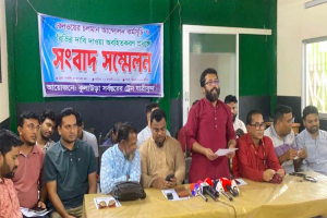 কুলাউড়ায় সংবাদ সম্মেলন করে ট্রেন যাত্রীদের ৮ দফা দাবি ঘোষণা