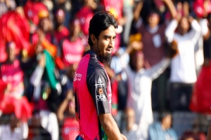 বিপিএল শেষ হয়ে গেল তানজিম সাকিবের?