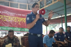 মাধবপুরে আ ই ন শৃ ঙ্খ লা নি*য়ন্ত্রণে পুলিশের উঠান বৈঠক 