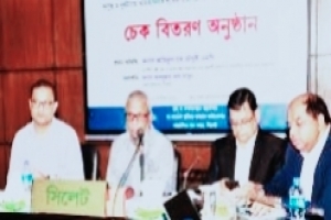 শ্রমিকদের চিকিৎসা ও সন্তানদের শিক্ষায় সহায়তা দেবে সরকার: মন্ত্রী আরিফ শ্রমিকদের চিকিৎসা ও সন্তানদের শিক্ষায় সহায়তা দেবে সরকার: মন্ত্রী আরিফ