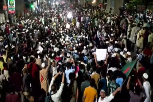 আ.লীগকে নি ষি দ্ধে র দাবি: আন্দো*লনকারীরা এবার ইন্টারকন্টিনেন্টাল মোড়ে