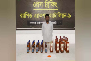 জৈন্তাপুরে র‍্যাব-৯ এর অভিযানে ১৫০ পিস ইয়াবা ও ২৭ বোতল বিদেশি মদসহ মাদক ব্যবসায়ী গ্রেফতার