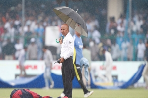 ৩৫ ওভারে শেষ প্রথমদিন, কাল আবহাওয়া কেমন থাকবে