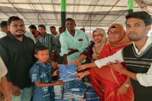 চা বাগানের শিক্ষার্থীদের পাশে সৈয়দ শাফকাত ৩৭৫ শিক্ষার্থীর মাঝে স্কুল ড্রেস বিতরণ