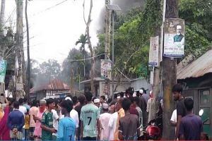 কুমিল্লায় মাজার ভা ঙ চু র-অ গ্নি সংযোগ: ২২০০ জনকে মা ম লা