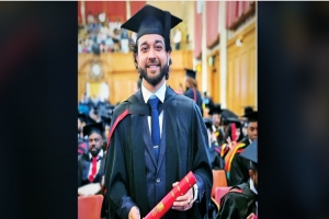 যুক্তরাজ্যে রেজওয়ানের মাস্টার ডিগ্রি অর্জন