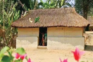 কালের বিবর্তনে হারিয়ে যাচ্ছে গ্রামীণ ঐতিহ্য মাটির ঘর