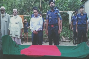 গোয়াইনঘাটে রাষ্ট্রীয় মর্যাদায় বীর মুক্তিযোদ্ধা আফতার আলীর দা*ফন গোয়াইনঘাটে রাষ্ট্রীয় মর্যাদায় বীর মুক্তিযোদ্ধা আফতার আলীর দা*ফন