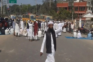 কুমিল্লা-সিলেট মহাসড়ক অ ব রো ধ করে হেফাজতে ইসলামের বি ক্ষো ভ