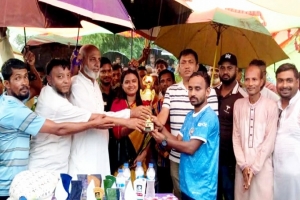জৈন্তাপুরের মিনি সুইজারল্যান্ড মাঠে প্রীতি ফুটবল ম্যাচ