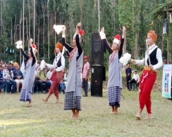 বর্ণিল আয়োজনে খাসিয়াদের ঐতিহ্যবাহী ‘খাসি সেং কুটস্নেম’ উৎসব পালিত 