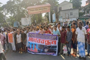 ৩ জনের রহস্য জনক মৃত্যু: বিচারের দাবিতে মাধবপুরে মানববন্ধন