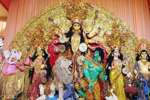 পনিটুলায় শারদীয় দুর্গাপূজায় বর্ণাঢ্য আয়োজন