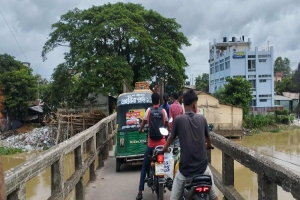 জগন্নাথপুর উপজেলা সদরে ঝুঁ কি পূ র্ণ ডাকবাংলো সেতু