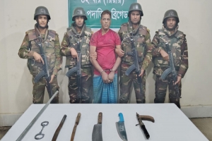 সুনামগঞ্জে সড়কে গাছ ফেলে ৪ গাড়িতে ডা কা তি র ঘটনায় মূল হোতা গ্রে প্তা র
