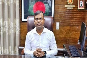 অনুমতি ছাড়া নিজ জেলায় জমি কিনে শা*স্তি পেলেন সিনিয়র সহকারী সচিব