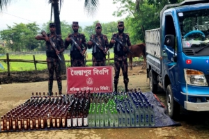 জৈন্তাপুর-কানাইঘাট সীমা/ন্তে ১ কোটি ২১ লাখ টাকার ভারতীয় ম/দ ও পণ্য জব্দ
