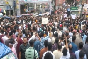 কুমিল্লাকে বিভাগ ঘোষণার দাবিতে বিক্ষোভ